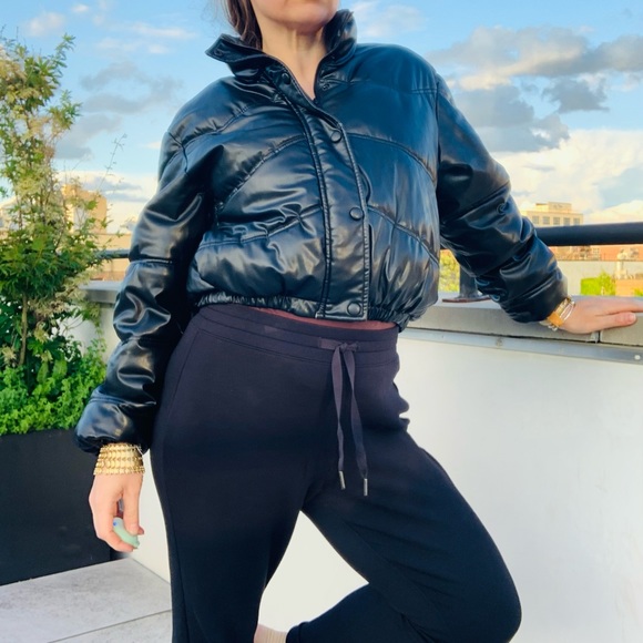 Zara Black Patent Vegan Leather Crop Puffer - Picture 3 of 16